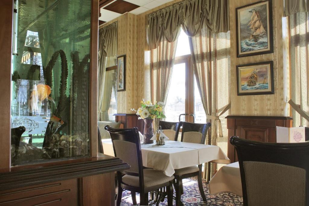 Hotel Dukov 奥布佐尔 外观 照片